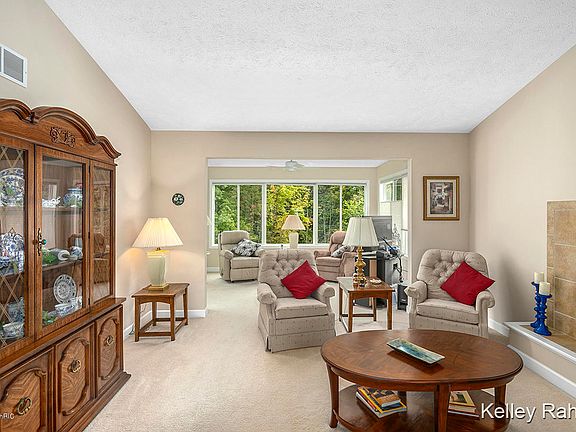 4th image of 3921 Pemberton Dr SE #28