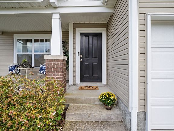3rd image of 764 Gloucester Ln