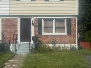 5812 Shoshone Dr, Oxon Hill, MD 20745