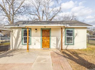 114 Tucker St, Uvalde, TX 78801