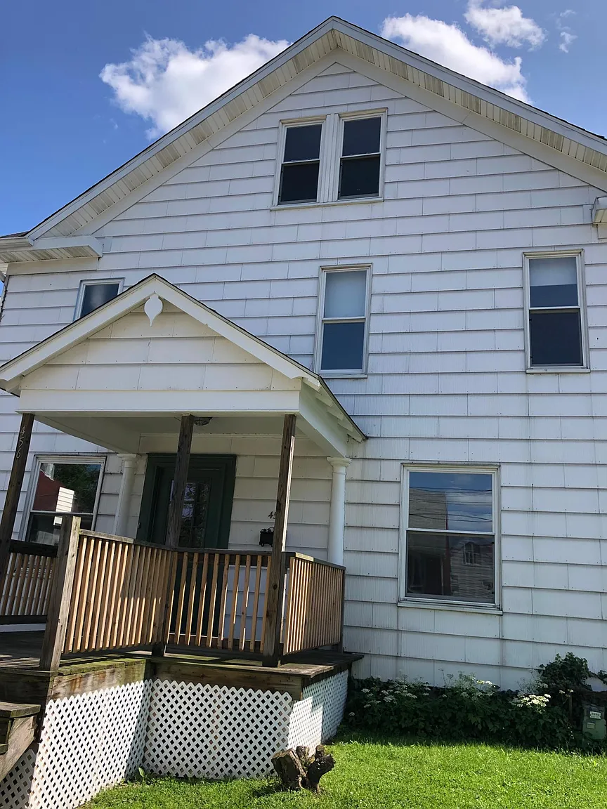 456 E School St photo 1