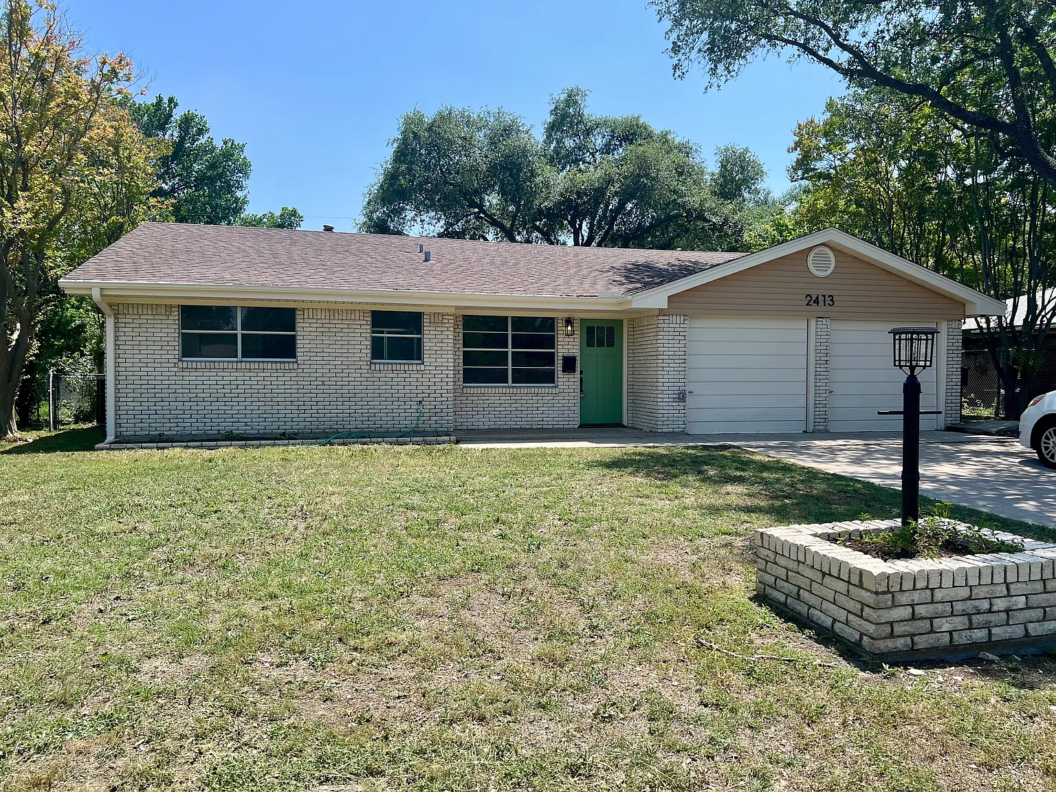 3 bed, 1377 sqft, $1,799 — Photo 3
