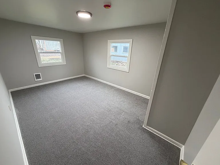 1906 SE Byers Pl — Photo 3