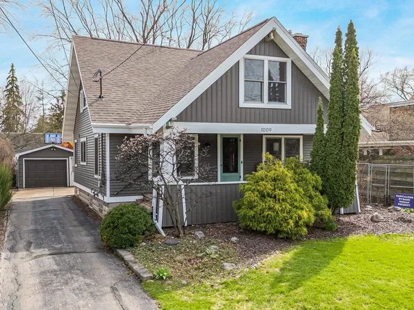 1009 Nicolet Blvd, Neenah, WI 54956