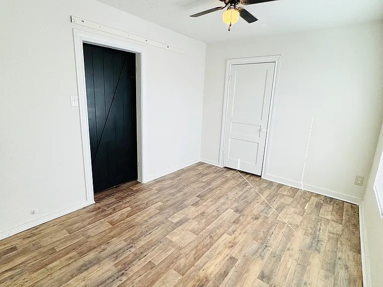 1133 1/2 W Lynwood Ave #R — Photo 8