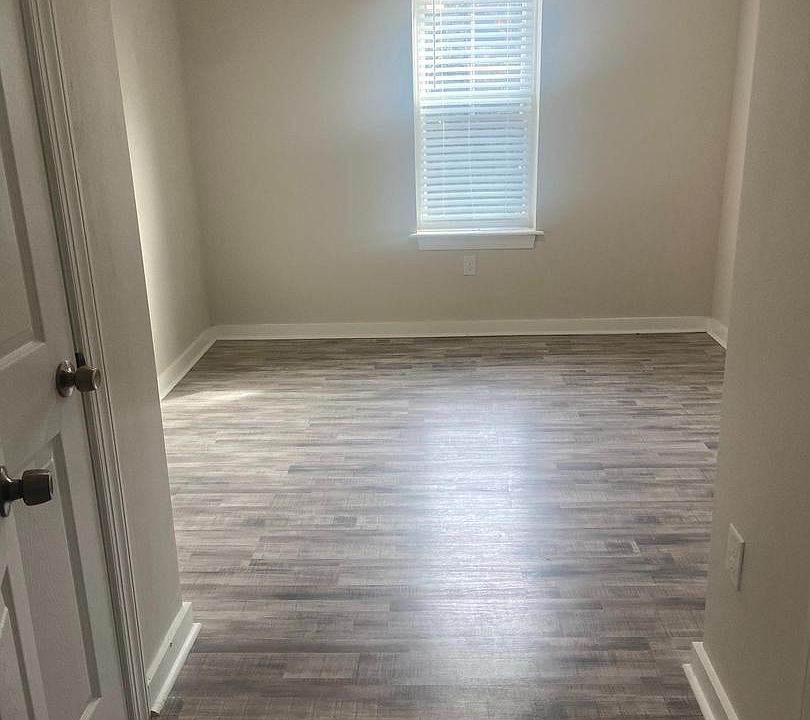 2nd image of 2417 N Myrtlewood St