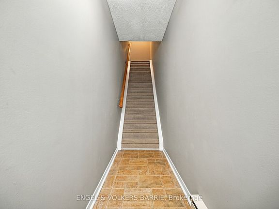 4th image of 506 Essa Rd Unit 38