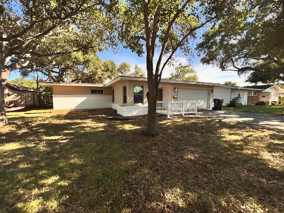 1st image of 929 Dolphin Pl