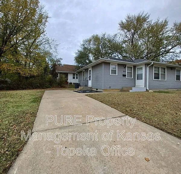 643 SW Oakley Ave — Photo 2