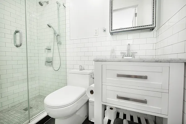 Rented by Safdie Realty Group | media 59