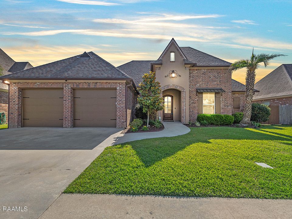 1st image of 102 Coco Palm Ct