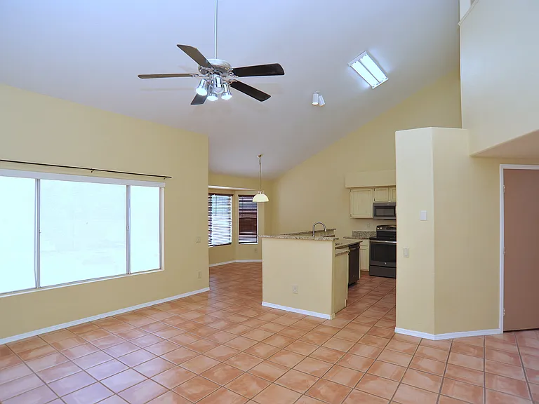 8205 N Midnight Way — Photo 4