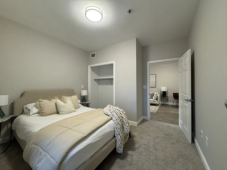 66 Hawthorne Dr — Photo 5