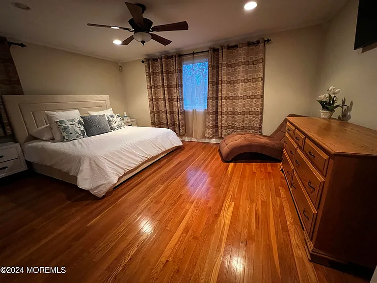499 W Park Ave — Photo 11