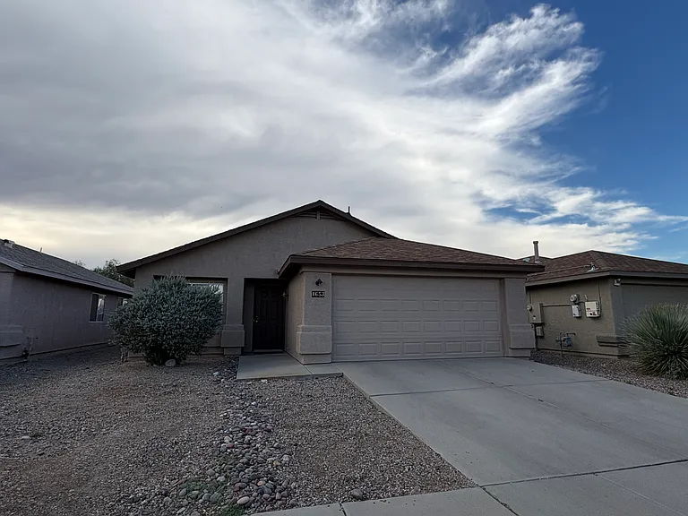 1653 E Saint Apollonia St — Photo 2