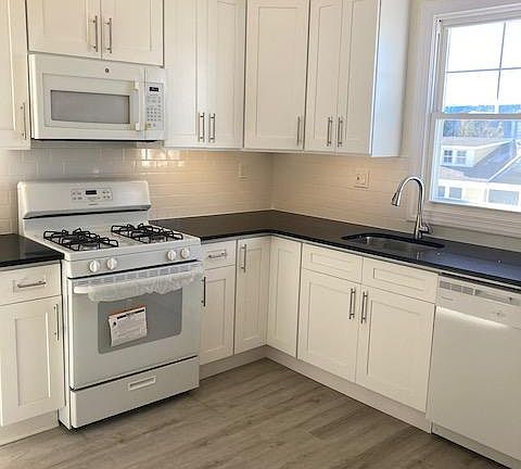 3rd image of 42 Washington Ave Floor 2