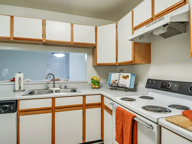 Stonegate Apartments — Photo 15