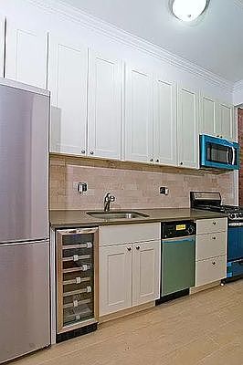 4th image of 356 W 21st St APT 2