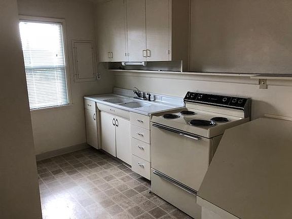 2nd image of 3108 E McLoughlin Blvd