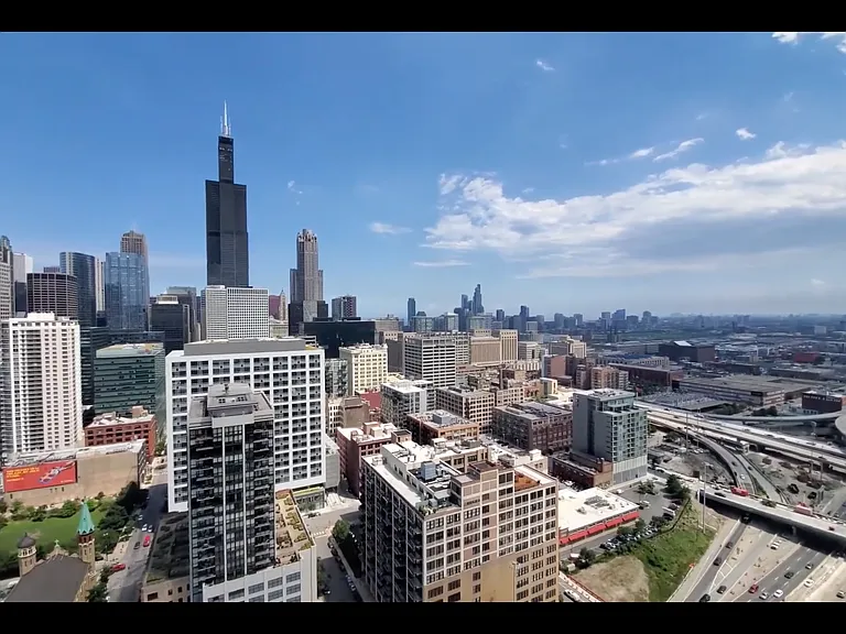 700 W Quincy St #3302 — Photo 1