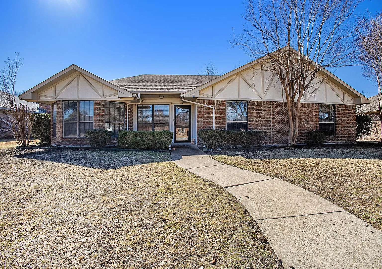 Beautifully crafted 3-2-2 in Plano. — Photo 1