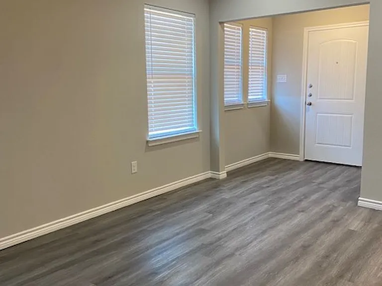 2842 Melissa Ln — Photo 3