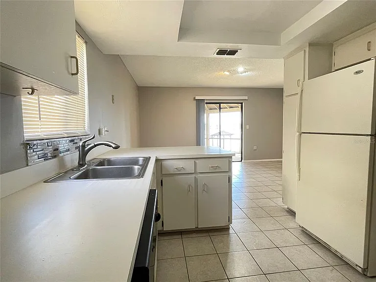 687 Lake Dexter Cir — Photo 9