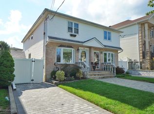 302 Loretto St, Staten Island, NY 10307