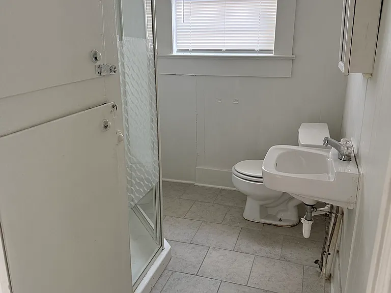 334 Williams Ave #B — Photo 5