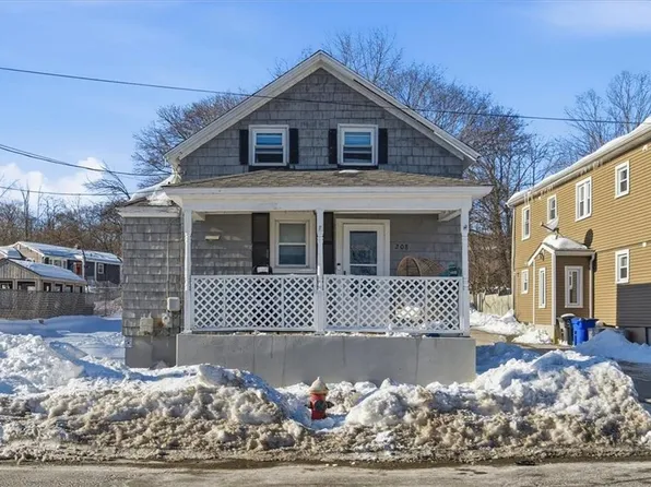 208 Simmonsville Ave, Johnston, RI 02919