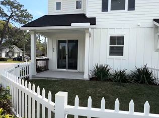 40 Dutton Island Rd E, Atlantic Beach, FL 32233