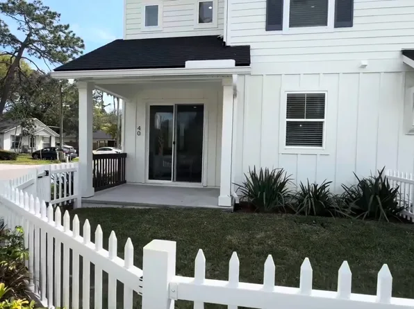 40 Dutton Island Rd E, Atlantic Beach, FL 32233