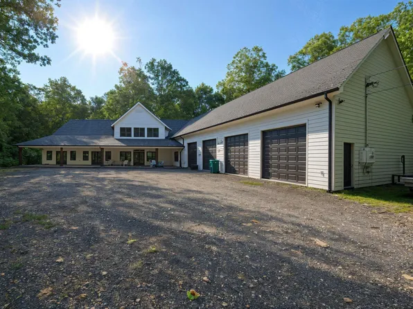 205 Barker Dr, Moody, AL 35004