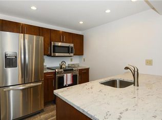 804 S Main St APT 3, Stowe, VT 05672