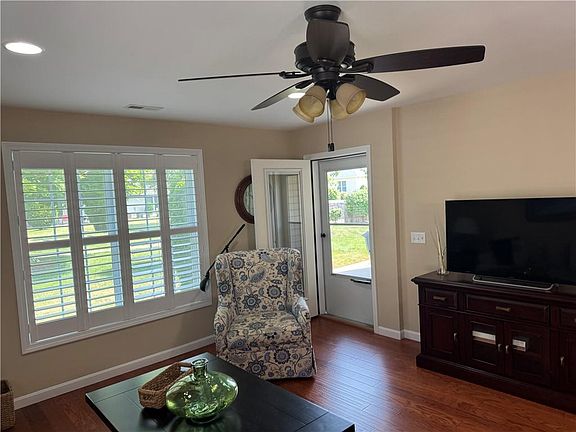 5th image of 3808 Village Green Cir