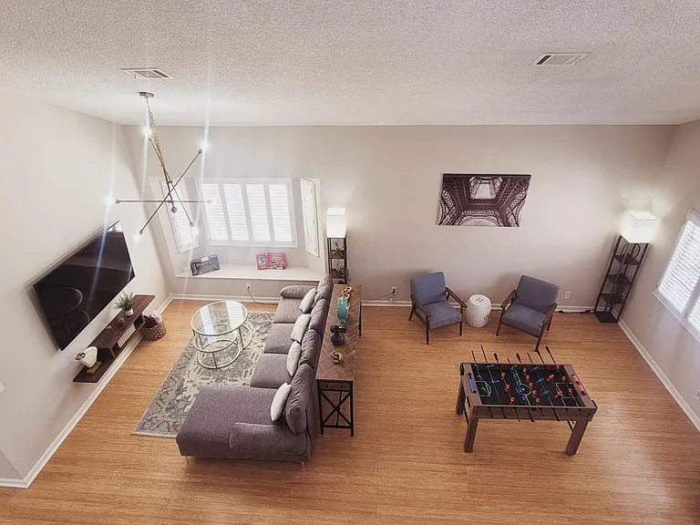 Agustine Cir — Photo 4