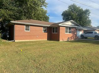 520 S Walnut St, Pittsfield, IL 62363