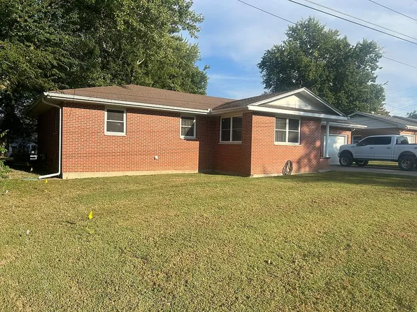 520 S Walnut St, Pittsfield, IL 62363