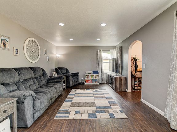 4th image of 19 Avenue D W