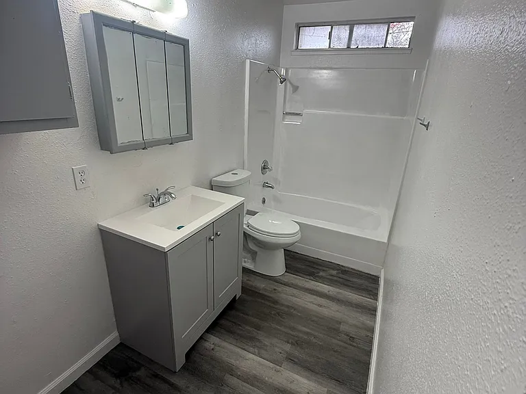 390 Henshaw Ave #5 — Photo 5