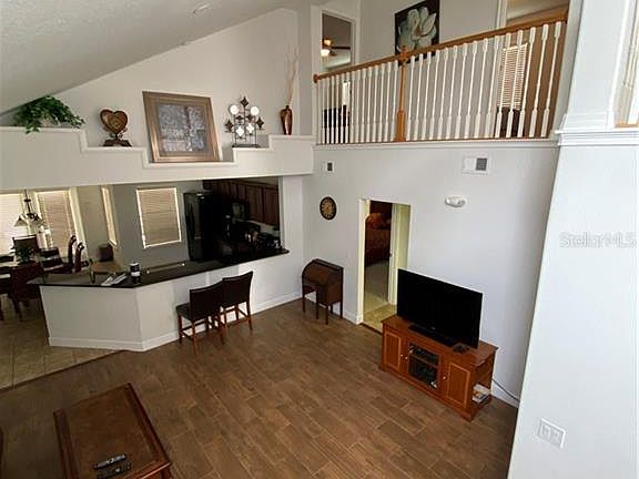 4th image of 2155 Victoria Dr