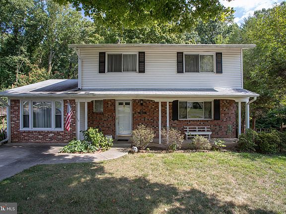 3rd image of 5376 Gainsborough Dr