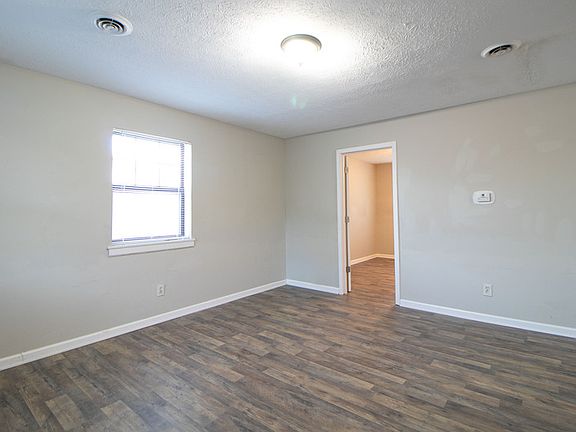 4th image of 404-09 Thompsonville Ln