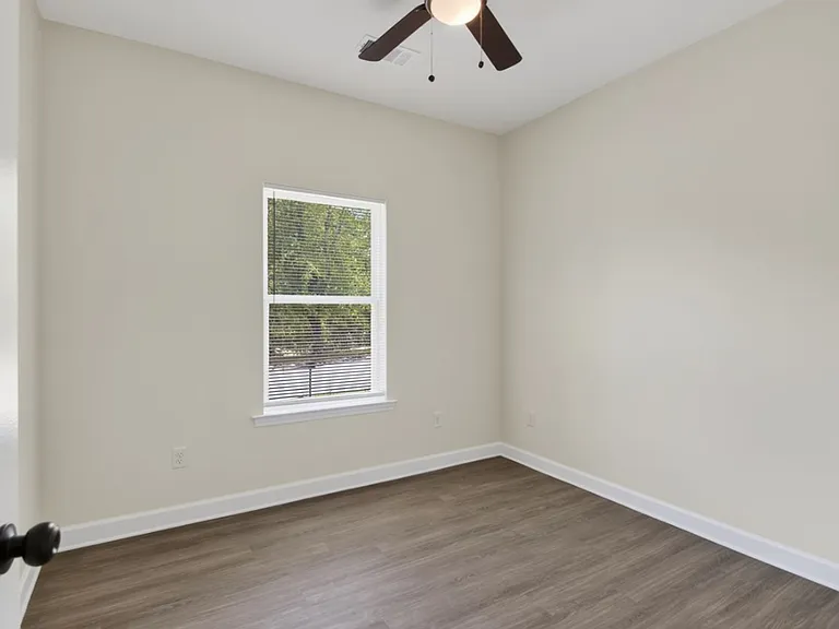 4800 Greenfield Dr — Photo 11
