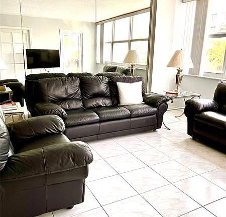 5th image of 800 SE 20th Ave APT 203