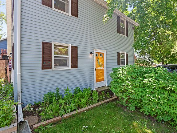 4th image of 246 Washington St