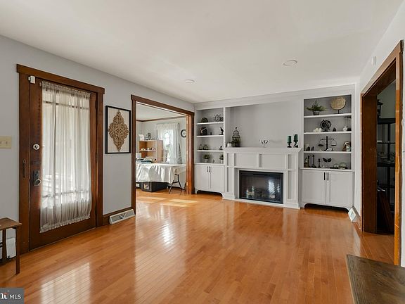 5th image of 451 Pine Swamp Rd