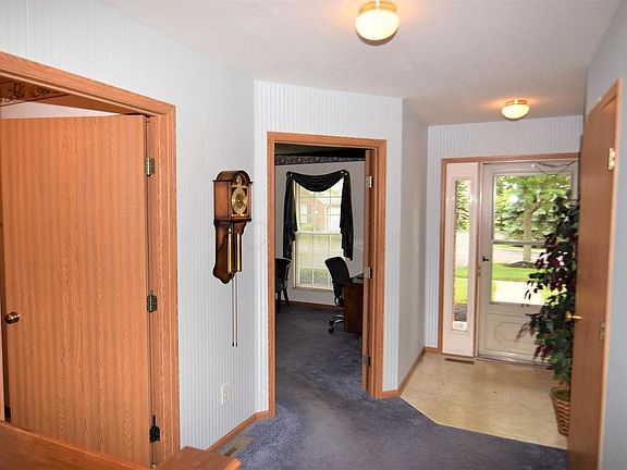 3rd image of 403 Retreat Ln #403