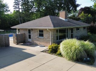 8501 S 42nd St, Franklin, WI 53132
