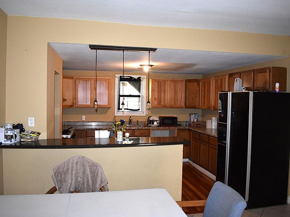 3rd image of 916 Washington Ave